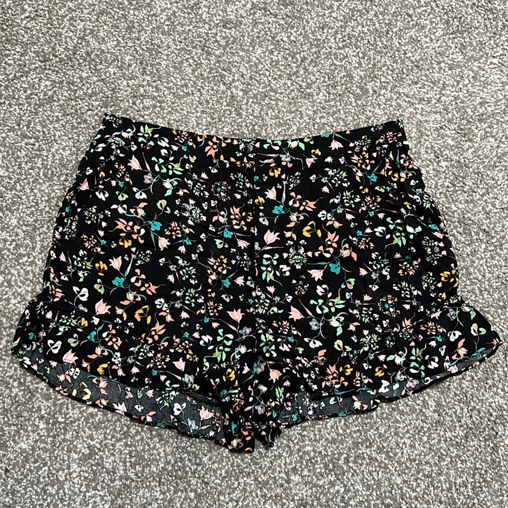 BCBGMAXAZRIA Size Large Black Floral Ruffle Hem Shorts